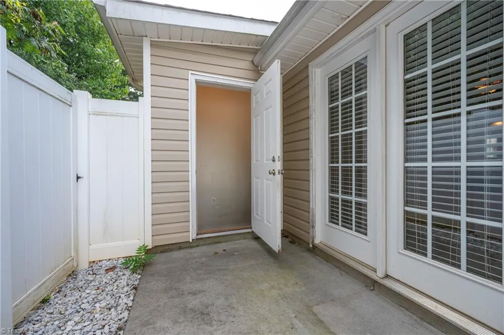 3273 Hyde Place Circle Winston-Salem, NC 27103