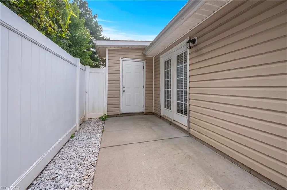 3273 Hyde Place Circle Winston-Salem, NC 27103