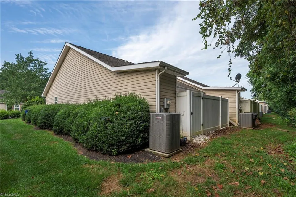 3273 Hyde Place Circle Winston-Salem, NC 27103