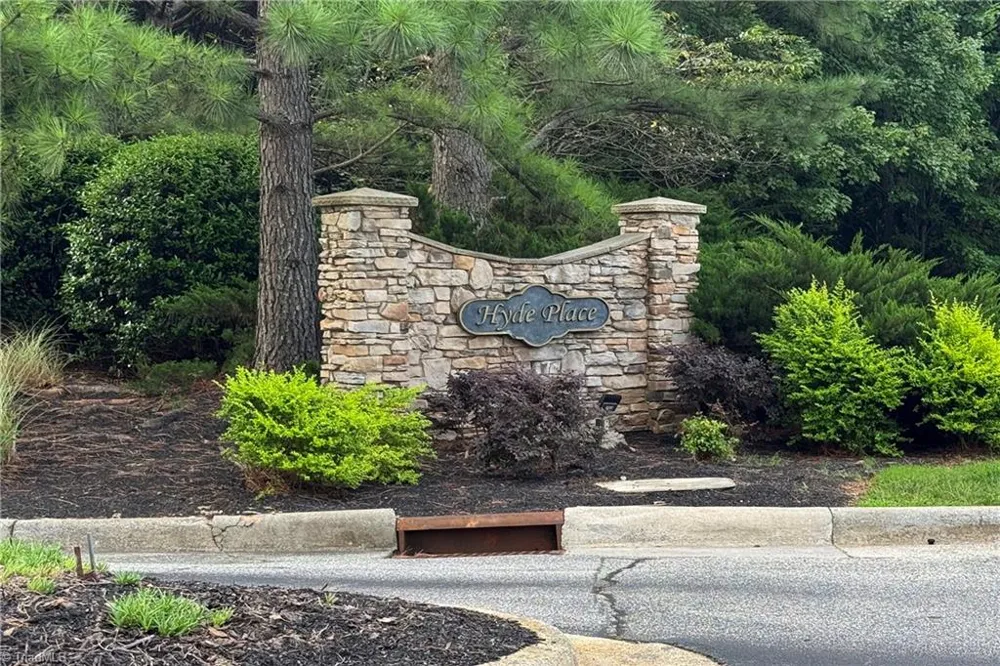 3273 Hyde Place Circle Winston-Salem, NC 27103