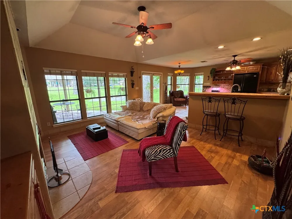 433 Las Brisas Boulevard Seguin, TX 78155