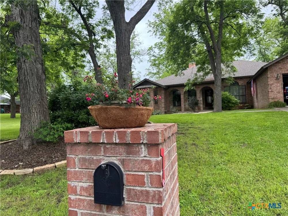 433 Las Brisas Boulevard Seguin, TX 78155