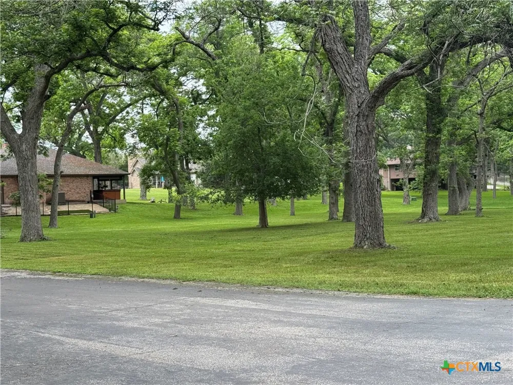 433 Las Brisas Boulevard Seguin, TX 78155