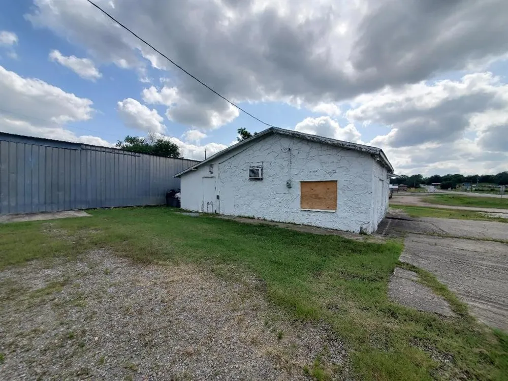 225 E Columbia Street Okemah, OK 74859