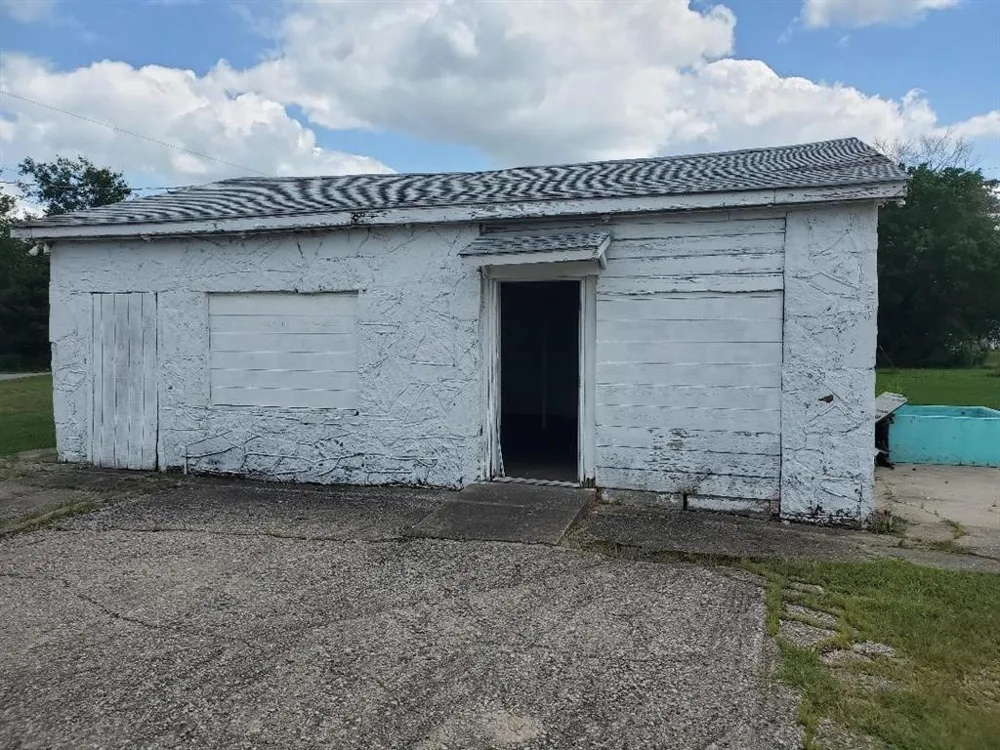 225 E Columbia Street Okemah, OK 74859