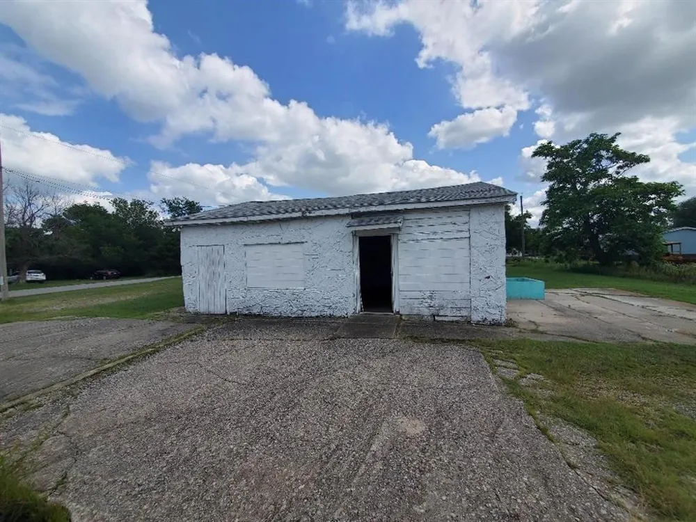 225 E Columbia Street Okemah, OK 74859