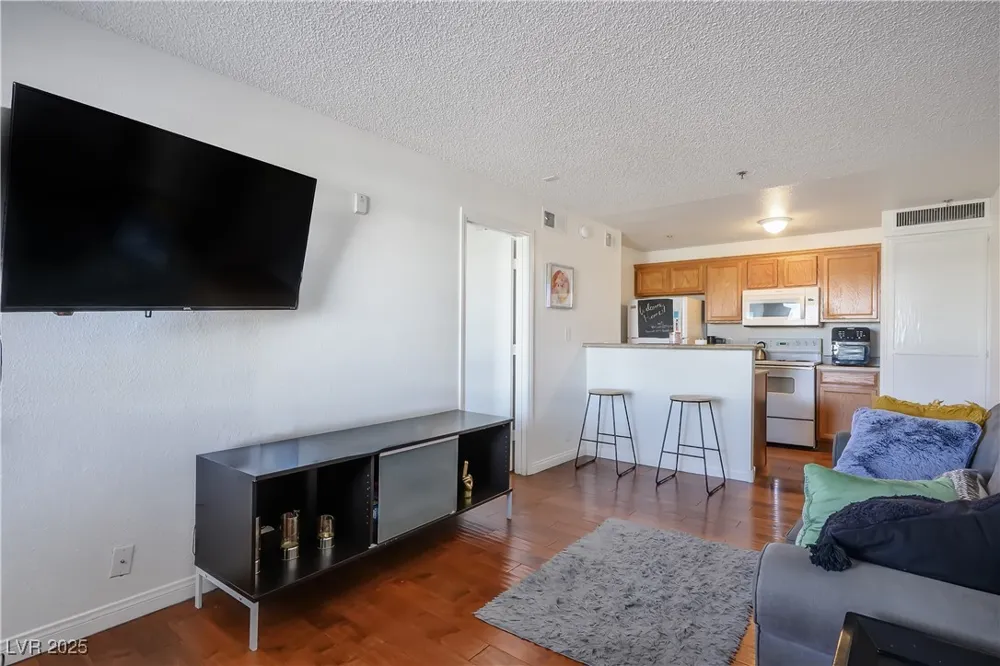 1381 E University Avenue #208 Las Vegas, NV 89119