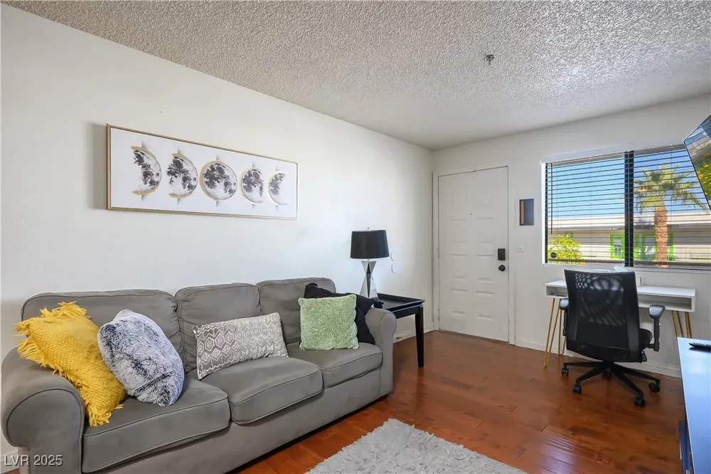 1381 E University Avenue #208 Las Vegas, NV 89119