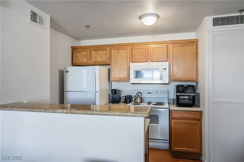 1381 E University Avenue #208 Las Vegas, NV 89119