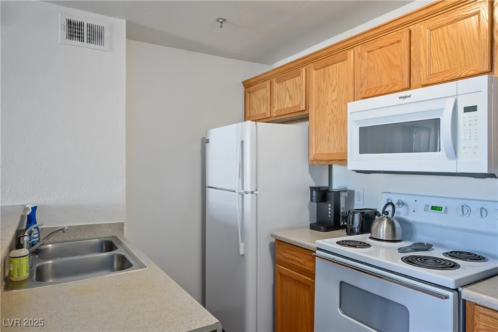 1381 E University Avenue #208 Las Vegas, NV 89119