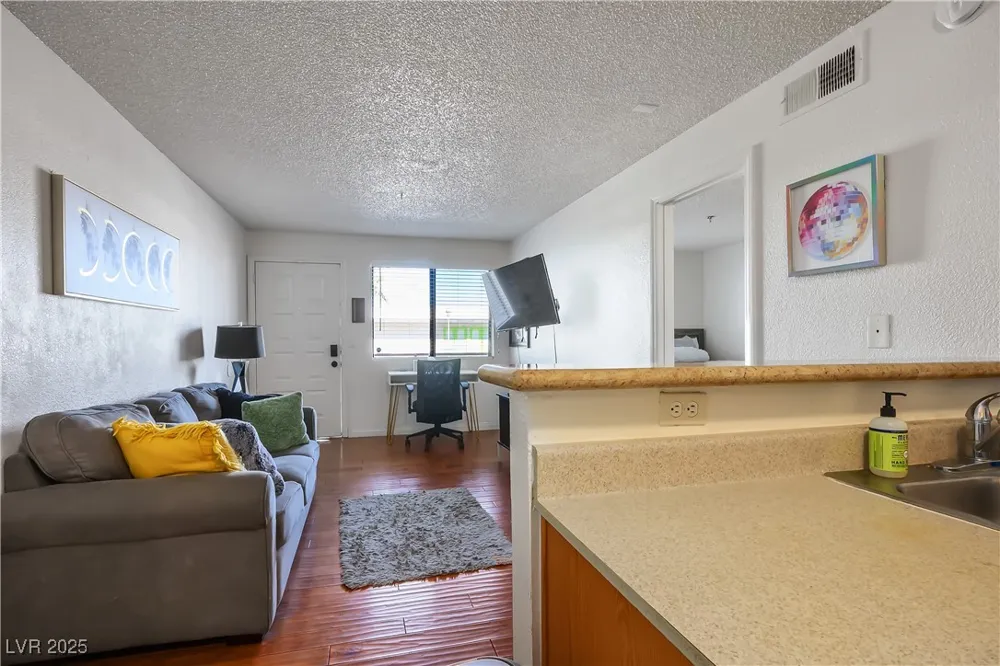 1381 E University Avenue #208 Las Vegas, NV 89119