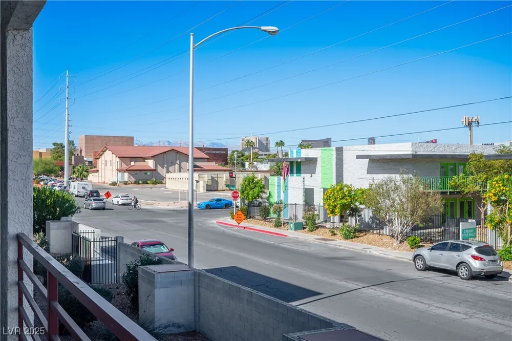 1381 E University Avenue #208 Las Vegas, NV 89119