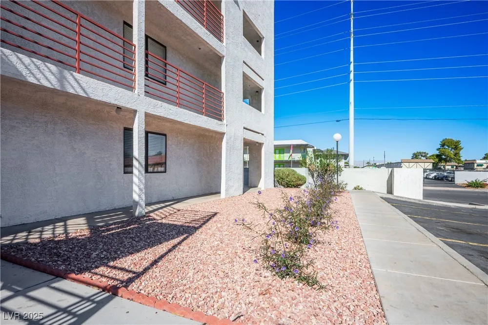 1381 E University Avenue #208 Las Vegas, NV 89119