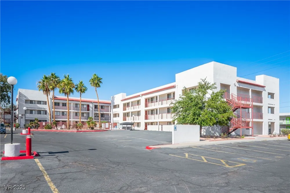 1381 E University Avenue #208 Las Vegas, NV 89119