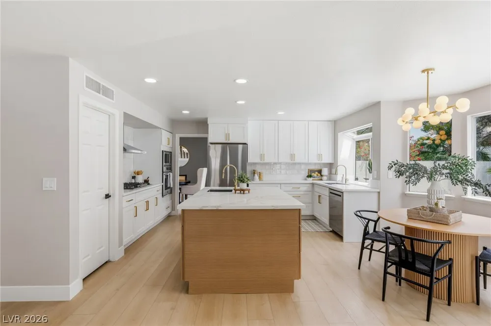 9725 Cascade Falls Avenue Las Vegas, NV 89117