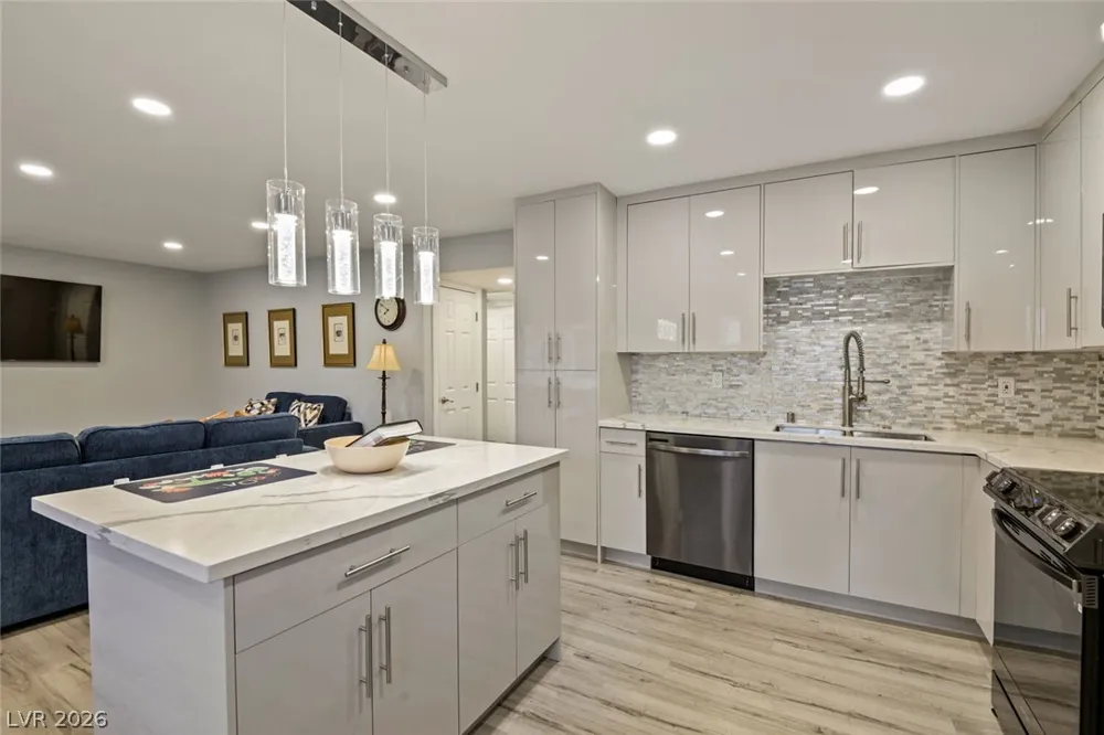 2720 Beaver Creek Court #202 Las Vegas, NV 89117