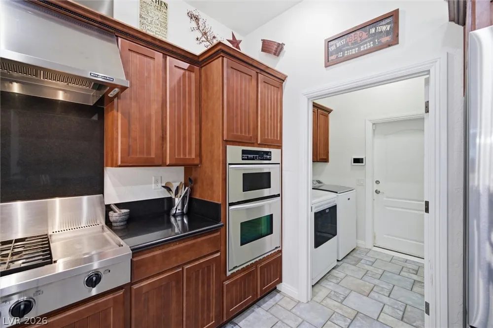 3890 Oakleaf Avenue Pahrump, NV 89048