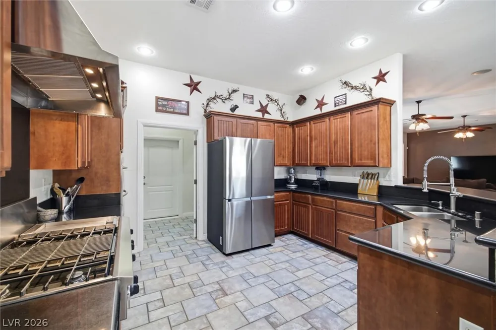 3890 Oakleaf Avenue Pahrump, NV 89048