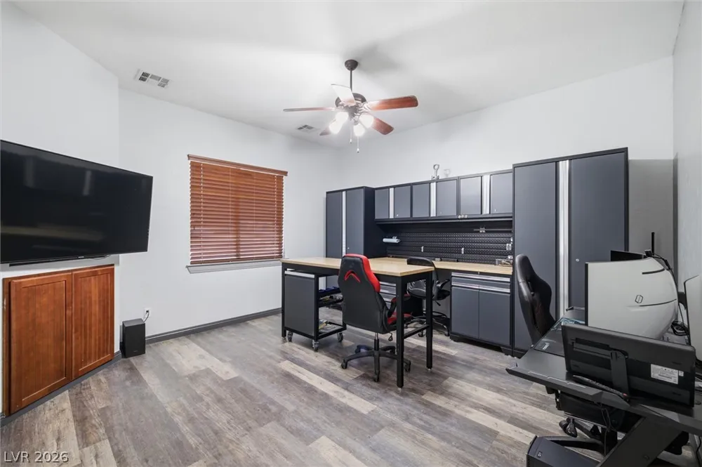 3890 Oakleaf Avenue Pahrump, NV 89048