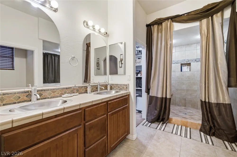 3890 Oakleaf Avenue Pahrump, NV 89048