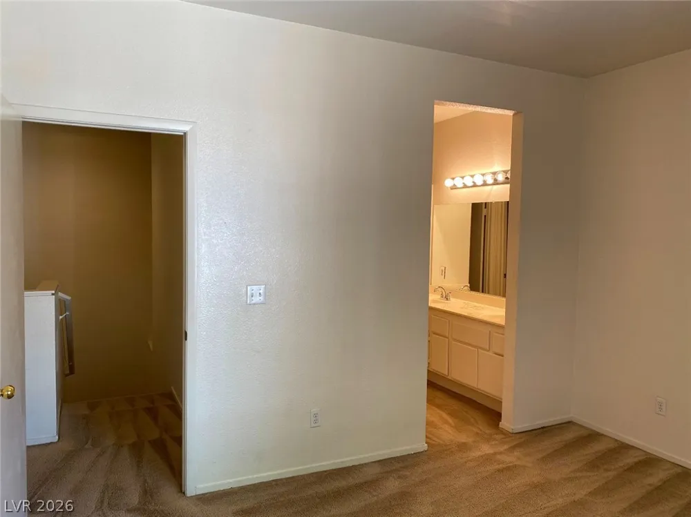 251 S Green Valley Parkway #1012 Henderson, NV 89012