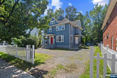 520 Grand Avenue