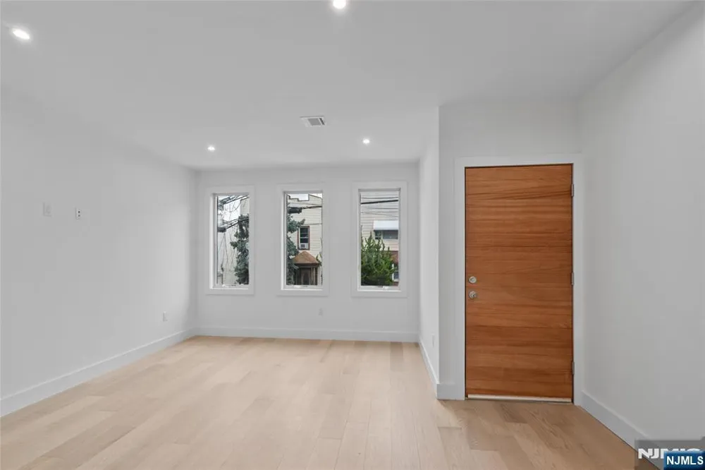 1409 85th Street North Bergen, NJ 07047