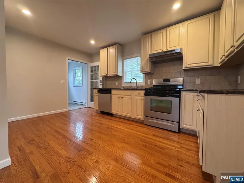 199 Maple Avenue Wallington, NJ 07057