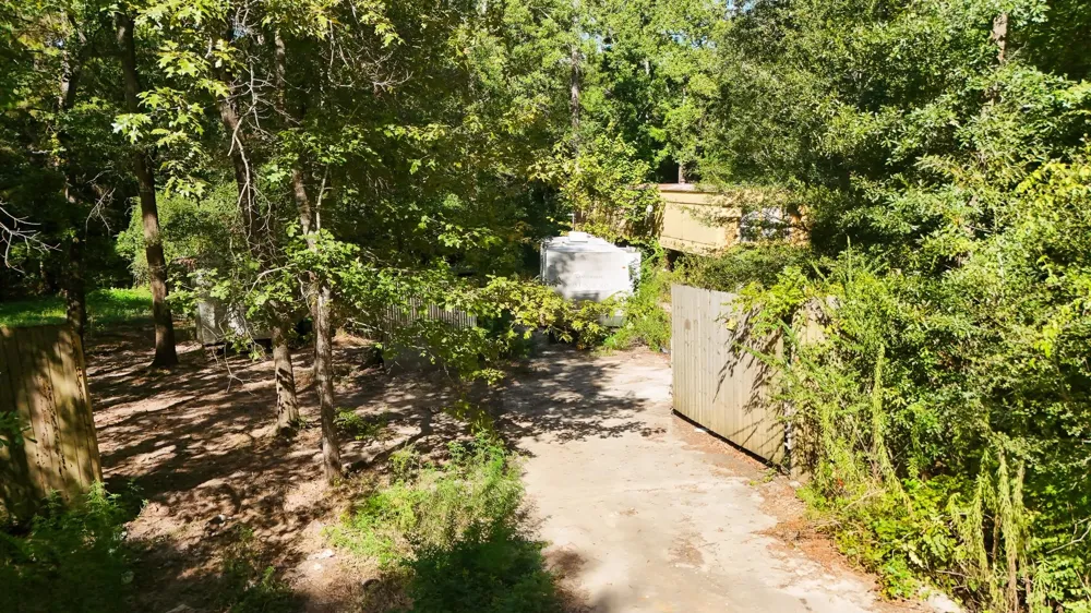 19124 Leicester New Caney, TX 77357