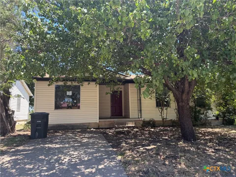 207 W Voelter Avenue