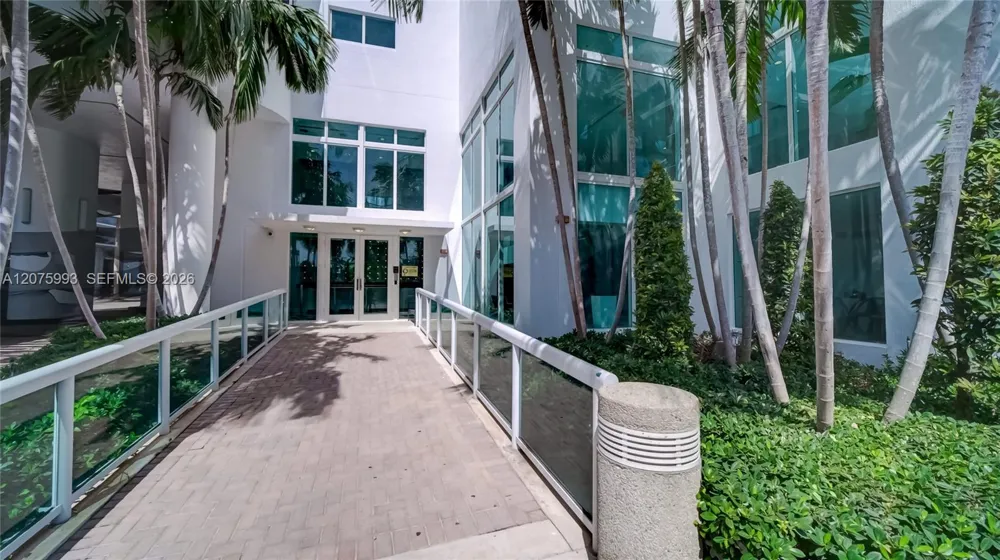 1800 Bayshore Dr #2108 Miami, FL 33132