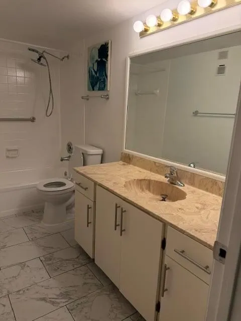 2209 S CYPRESS BEND DRIVE #104 Pompano Beach, FL 33069
