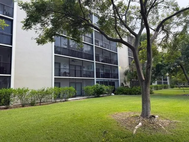2209 S CYPRESS BEND DRIVE #104 Pompano Beach, FL 33069