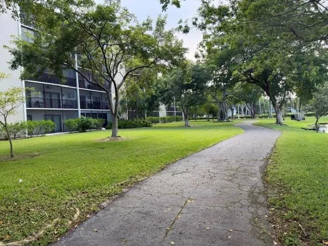 2209 S CYPRESS BEND DRIVE #104 Pompano Beach, FL 33069