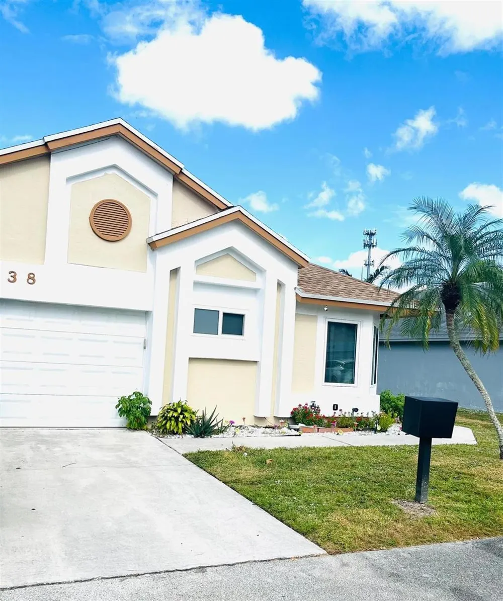 838 E PALM RUN DRIVE North Lauderdale, FL 33068