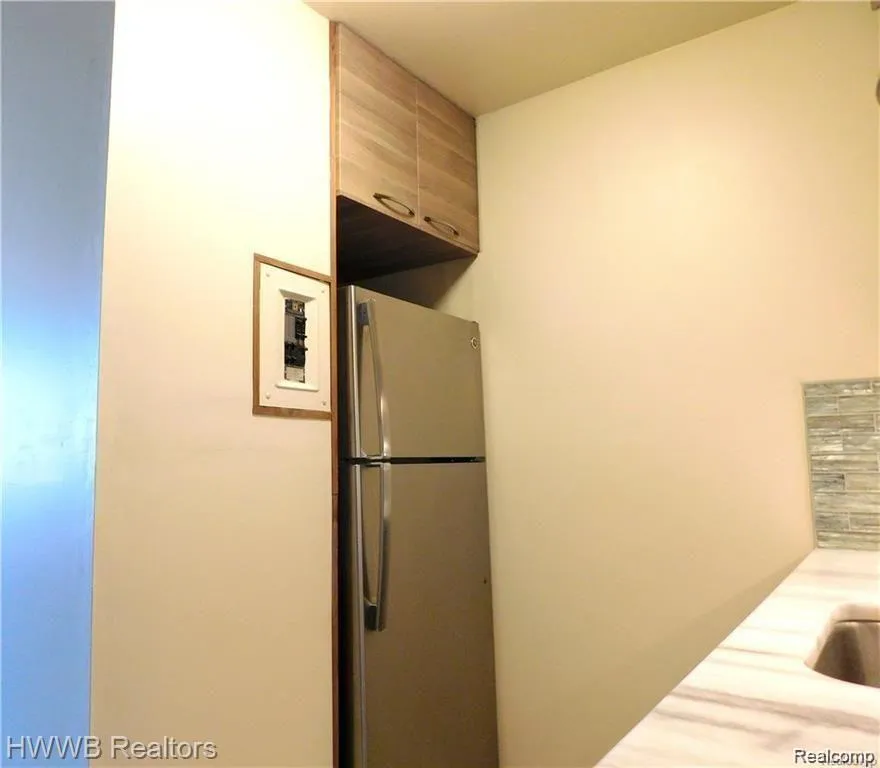 805 PLATE STREET #210 Rochester City, MI 48307