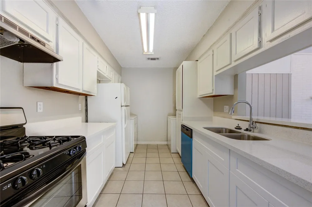 212 Quaker Drive #B3 Friendswood, TX 77546