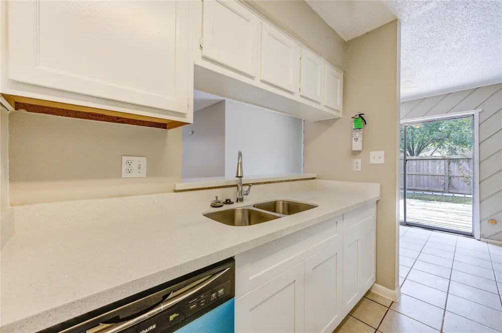 212 Quaker Drive #B3 Friendswood, TX 77546