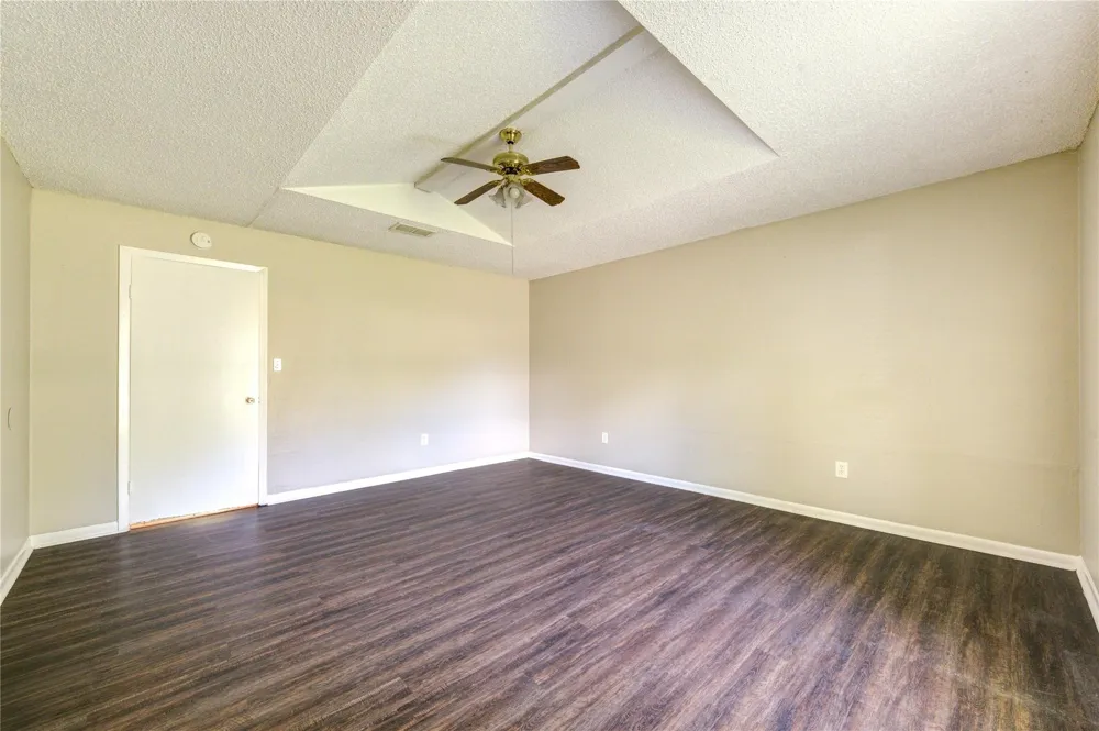 212 Quaker Drive #B3 Friendswood, TX 77546