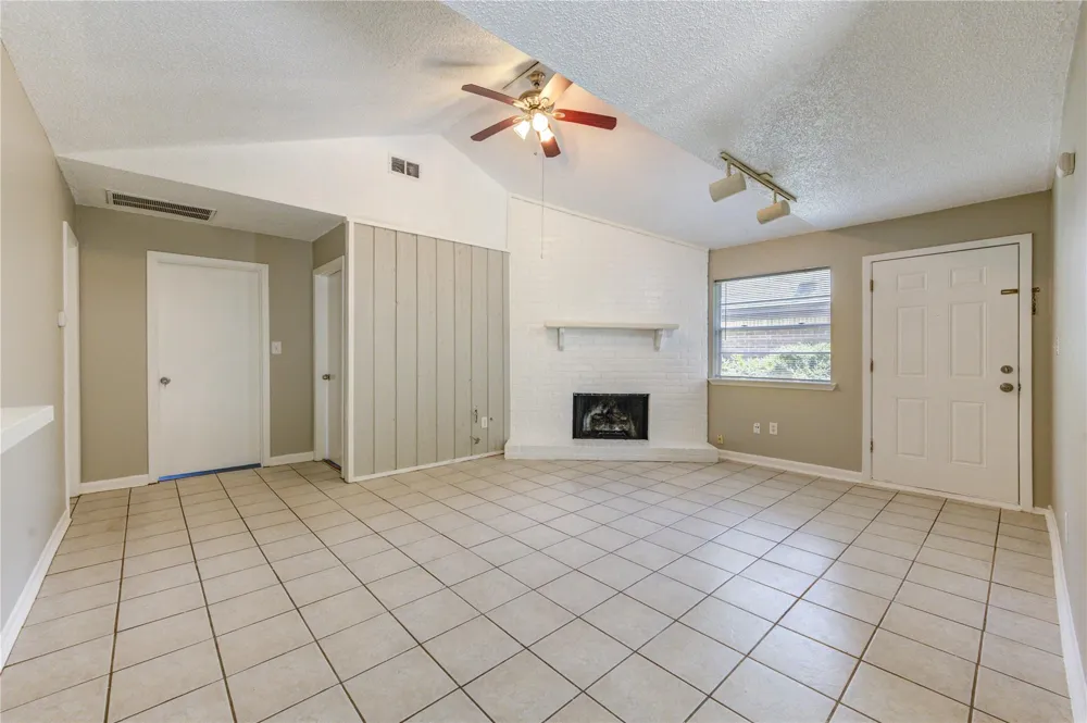 212 Quaker Drive #B3 Friendswood, TX 77546