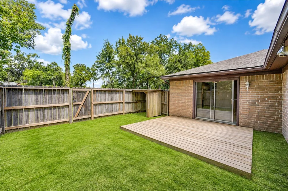 212 Quaker Drive #B3 Friendswood, TX 77546