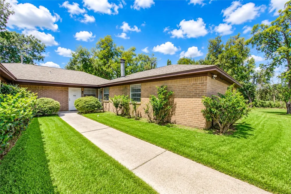 212 Quaker Drive #B3 Friendswood, TX 77546