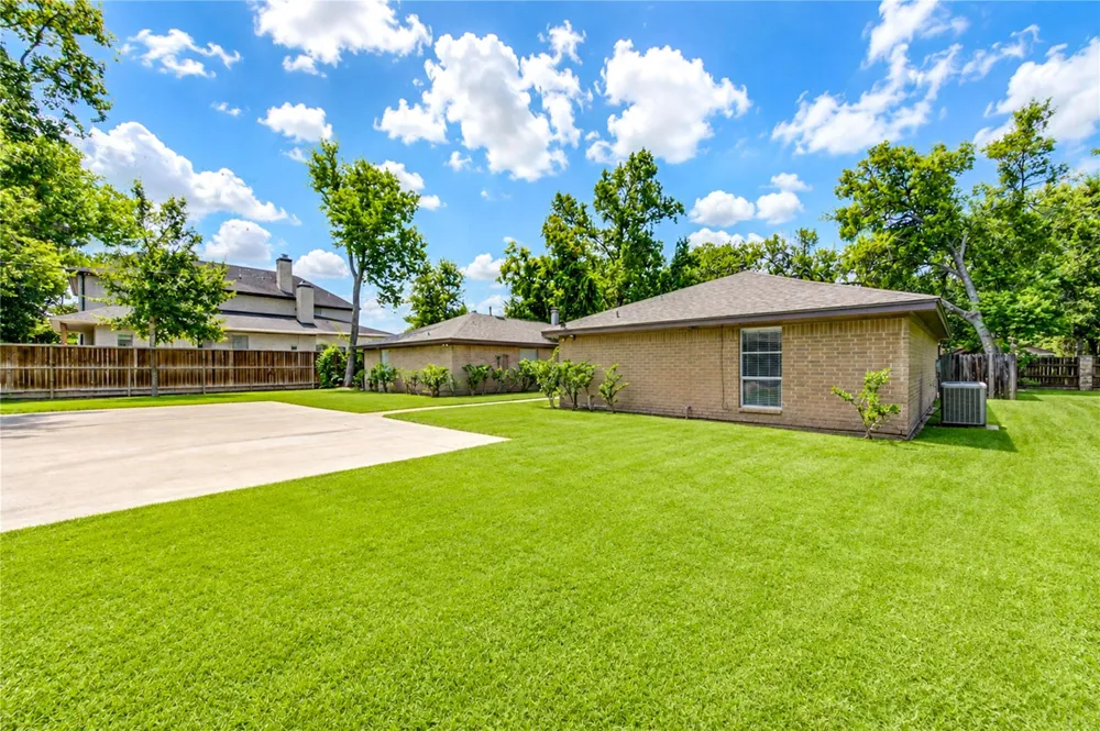 212 Quaker Drive #B3 Friendswood, TX 77546