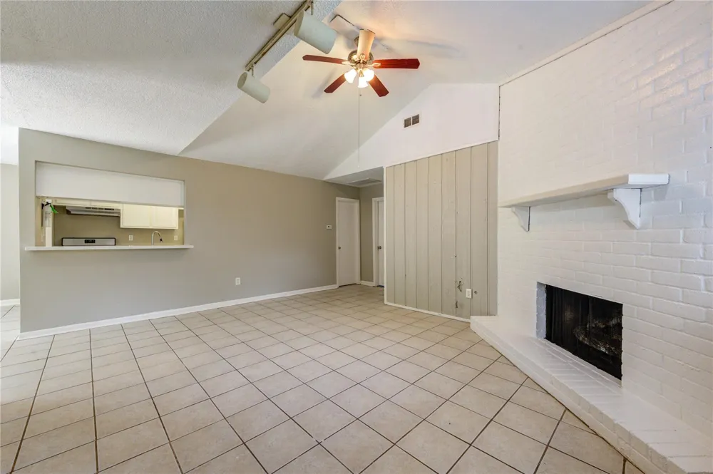 212 Quaker Drive #B3 Friendswood, TX 77546
