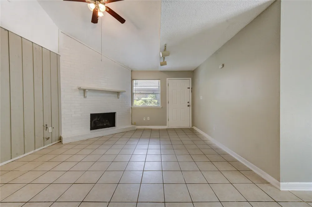 212 Quaker Drive #B3 Friendswood, TX 77546