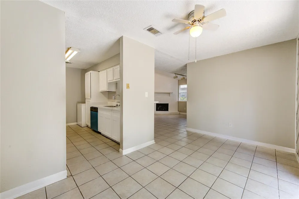 212 Quaker Drive #B3 Friendswood, TX 77546