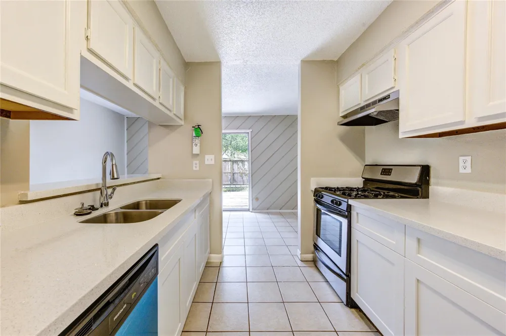 212 Quaker Drive #B3 Friendswood, TX 77546