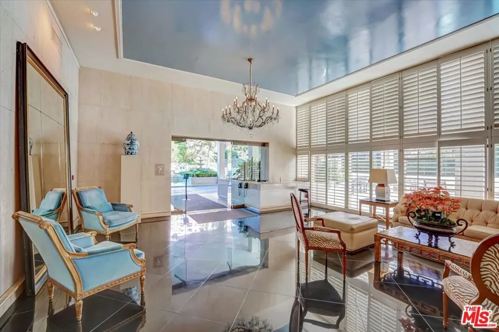 10433 WILSHIRE BOULEVARD #1202 Los Angeles, CA 90024