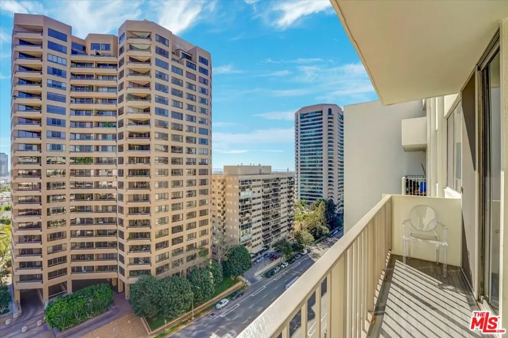 10433 WILSHIRE BOULEVARD #1202 Los Angeles, CA 90024