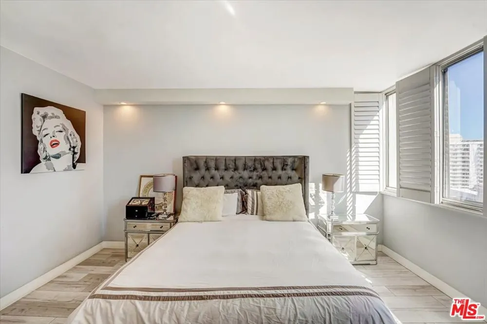 10433 WILSHIRE BOULEVARD #1202 Los Angeles, CA 90024